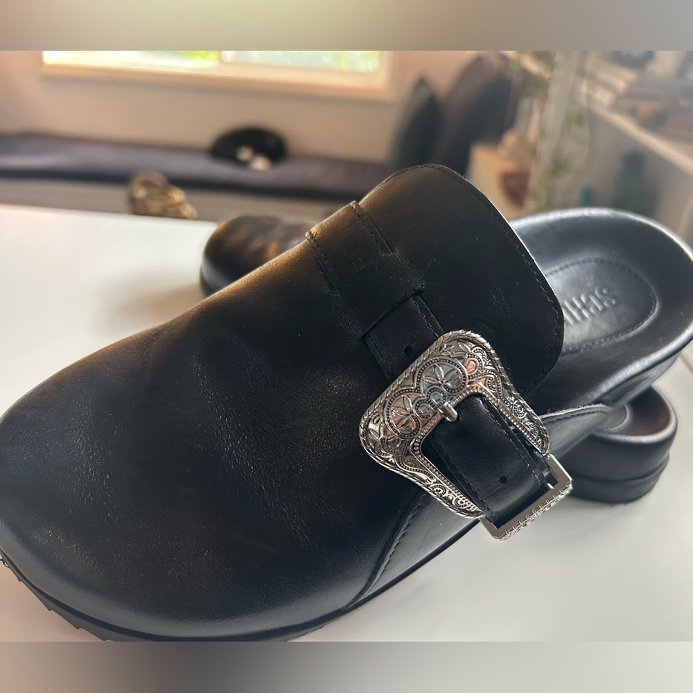 Shultz Black Leather Slides 7.5